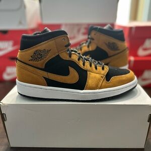 Women’s Air Jordan 1 MID SE - desert ochre